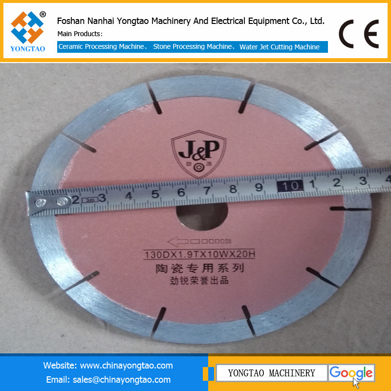 Tile cutting saw blade