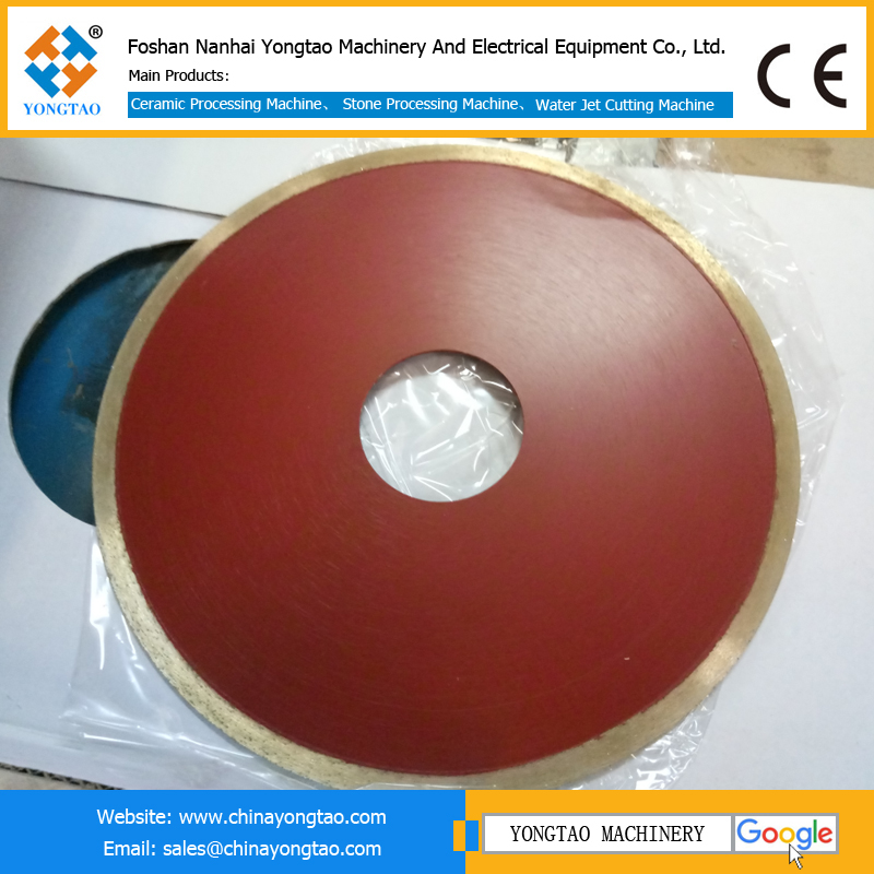 Tile cutting saw blade